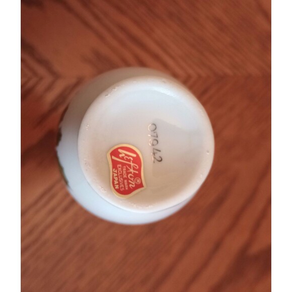 Vintage Lefton Porcelain Christmas Bud Vase: Holly & Berries, Gold Rim - Picture 3 of 3